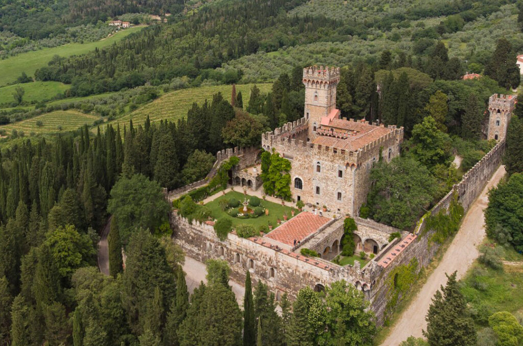Tuscany castle elopement